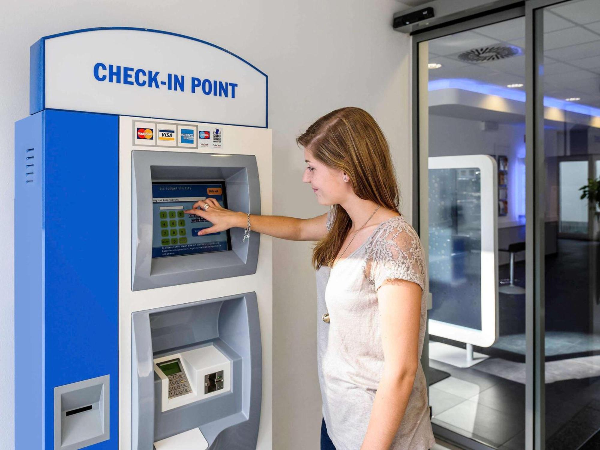 Ibis Budget Orly Rungis Bagian luar foto